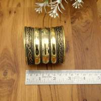 Brazalete Boho Dorado Ancho con Diseño Impresionante |   Brazalete Ajustable de Latón con Diseño Geométrico |   Joyería Vintage Unisex para Fiestas y Eventos