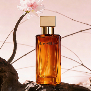 Parfum pour homme de haute qualité, à base d'huiles essentielles naturelles, aux senteurs florales, boisées et épicées, longue tenue, respectueux de la peau, pour un usage quotidien. - Product Image 1