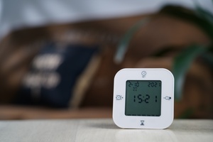 4-in-1 döner dijital termo-higrometre, kapalı sıcaklık nem ölçer ile çalar saat & zamanlayıcı, büyük LCD ekran - Product Image 6