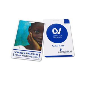 Badges <span class=keywords><strong>d</strong></span>'événement perforés en couleur pleine, badges VIP, cartes <span class=keywords><strong>d</strong></span>'<span class=keywords><strong>identité</strong></span> avec cordon, taille personnalisée, badges VIP en gros - Product Image 2