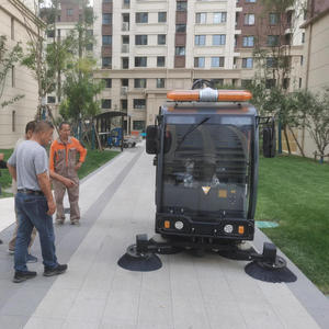 Ride-on Street for <b>Car</b> & Truck 200l Bin Capacity Cold Water Cleaning <b>Machine</b> - Product Image 5