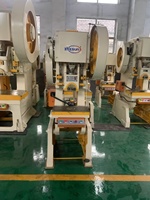 Machines de poinçonnage haute performance pour lignes de production de tôles, offrant des résultats de perforation et de poinçonnage précis