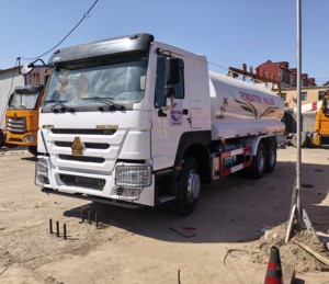 Camion arroseur diesel de vente chaude 2*8 20000L, préféré pour l'aménagement de grande capacité - Product Image 6