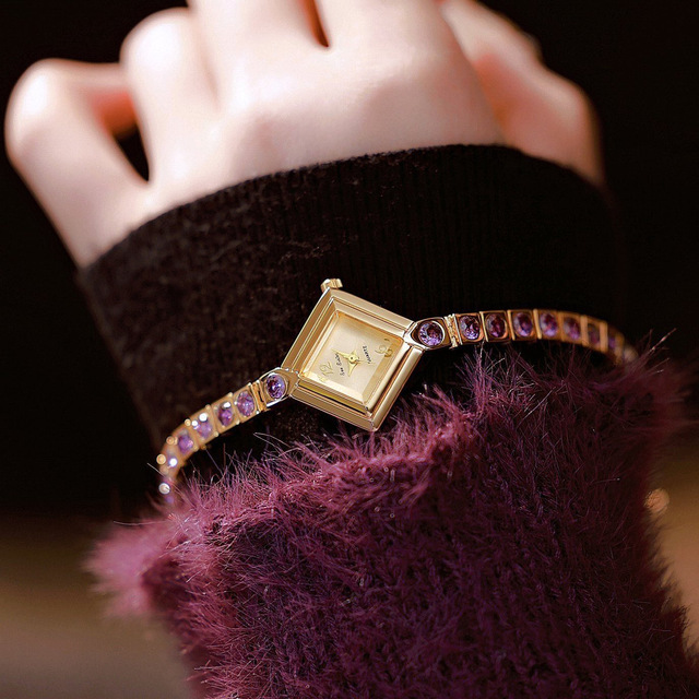 BS Watch Direct From Factory Luxury Antique Diamond Embossed Purple Women's Watch with Alloy Case Labor Charm FA1872