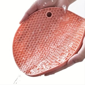 18cm <b>Table</b> Mat Tool Kitchen Silicone Tableware Mat, Round Anti Slip and Heat-resistant Coffee Cup Coaster, Pot Holder - Product Image 6
