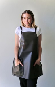 <span class=keywords><strong>Tablier</strong></span> en cuir PU de couleur beige imperméable à l'eau à logo personnalisé pour salon de beauté avec sangles en coton pour le nettoyage - Product Image 5