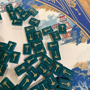 Juego de Mahjong Americano de Acrílico Color Azul Laguna, Tamaño Personalizado, Duradero, Portátil, Ecológico, con Fichas Artísticas - Product Image 1