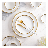 Service de vaisselle en porcelaine de haute qualité au design européen avec bord doré, assiettes blanches, passe au lave-vaisselle et respectueux de l'environnement, idéal pour les mariages