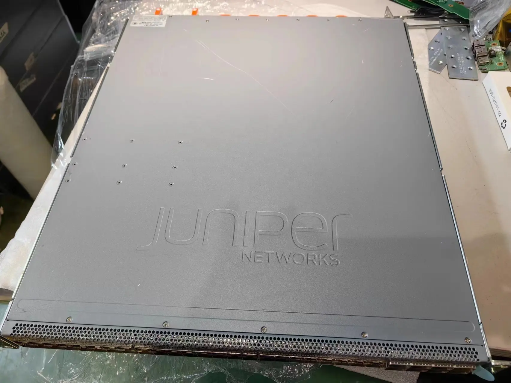 Juniper Switch QFX5120-48Y-AFO. Kualitas tinggi asli yang digunakan