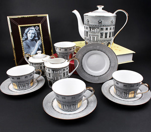 Set da <span class=keywords><strong>Caffè</strong></span> in Porcellana Bone China con Motivo Artistico di Castello e Città, Tazze e Teiera in Ceramica Dorata - Product Image 4