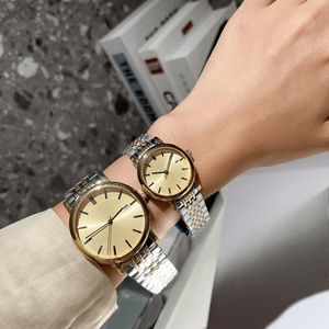 Montre de luxe haut de gamme, mouvement à quartz, verre saphir, bracelet bicolore doré, index des heures en forme de barre, étanche pour usage quotidien - Product Image 2