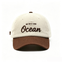 Casquette de baseball sportive en velours côtelé bicolore vintage personnalisable avec broderie de lettres tendance et design feuille sur visière incurvée