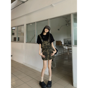 Hiromi 2024 Nouveau style rétro américain pour femme, salopette courte en denim fin de couleur vert armée et noir, pantalon slim à manches enveloppantes, tendance - Product Image 1