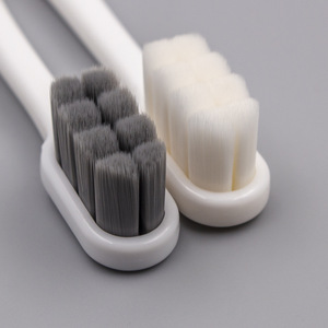 Brosse à dents multi-brins à poils doux, manche ergonomique, brosse à dents manuelle pour adultes - Product Image 4