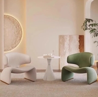 Combinaison moderne de table à thé et de chaises rondes tuftées pour le balcon de l'hôtel Chaise à bascule élégante de loisirs Design