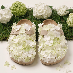 Sabots floraux 3D personnalisés en hydrangea, sandales de luxe en daim à fleurs, chaussures de mariage style Cottagecore, mules personnalisées - Product Image 3
