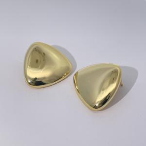 Boucles d'oreilles clous triangulaires classiques en laiton mat Tianyu Gems, plaquées or et sans pierres, unisexe - Product Image 3