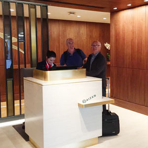 Bureau d'information de point de contrôle de sécurité de surface solide en acrylique petit comptoir d'enregistrement comptoir de réception <span class=keywords><strong>VIP</strong></span> de luxe d'aéroport - Product Image 1