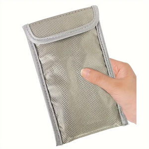Stock duradero personalizado <span class=keywords><strong>de</strong></span> fábrica 20*10CM bloqueador <span class=keywords><strong>de</strong></span> señal RFID Key Cage <span class=keywords><strong>bolsa</strong></span> bloqueo <span class=keywords><strong>Faraday</strong></span> <span class=keywords><strong>bolsa</strong></span> <span class=keywords><strong>de</strong></span> teléfono para llavero - Product Image 1