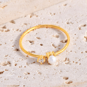 Joyería fina delicada Material de acero inoxidable Combinación brillante Cristal de perla con incrustaciones Anillos de dedo chapados en oro de 18 quilates Anillo de moda - Product Image 2