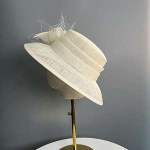 Nouveau chapeau en sinamay à large bord avec plume, chapeau de fête du thé pour femmes, chapeau de <span class=keywords><strong>derby</strong></span> du Kentucky, chapeau d'église, style de caractère en plein air - Product Image 4