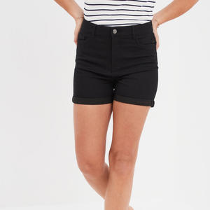 Shorts en jean pour femme avec détails perlés, poches ornées et coupe ajustée, effet délavé, pour un look tendance de jour et des soirées estivales festives - Product Image 6