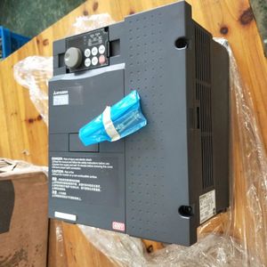 Variador de Frecuencia Serie FR-F700 Monofásico/Trifásico de 11kW, 15kW, 18.5kW para Compresor y Motor IP54 FR-F740-11K-CHT - Product Image 1