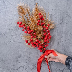Arrangement de baies de houx artificielles CallaFloral, rouge, en plastique, fruits porte-bonheur, décoration pour la maison et les mariages CF01111A - Product Image 2