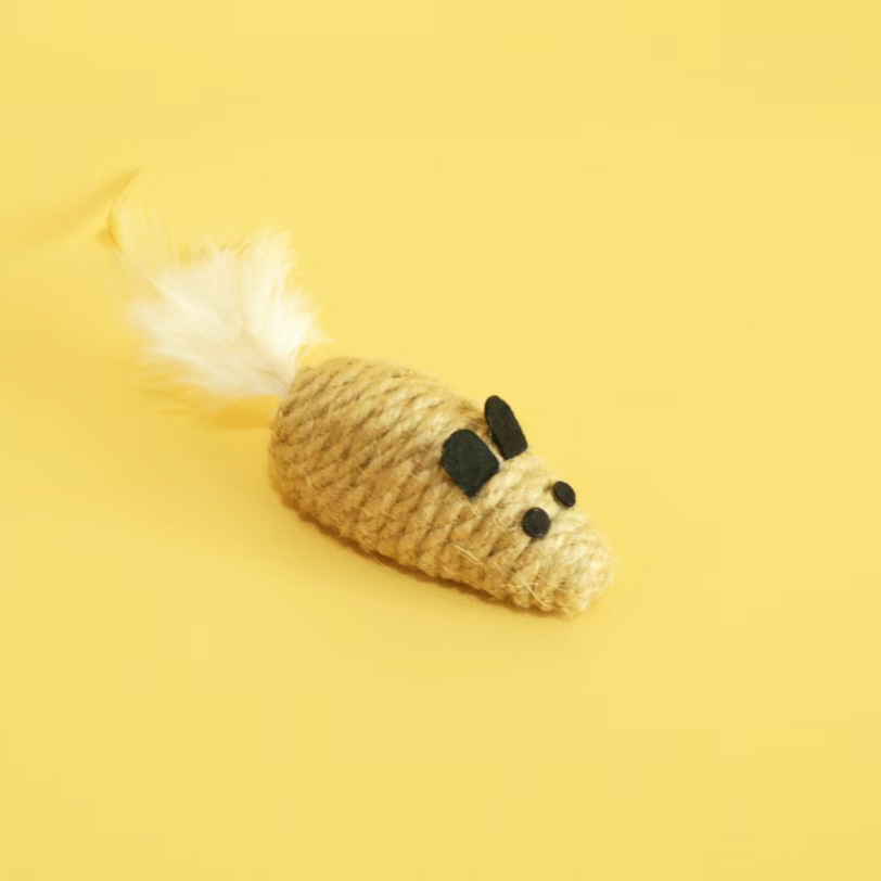 Souris en corde de plumes