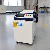 Machine de nettoyage au laser à fibre continue refroidie par eau 1500W, machine portative de décapage de la rouille et de la peinture au laser