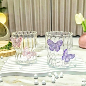 Tasse à café et à lait moderne et créative en verre, faite à la main, avec un design de papillon tridimensionnel et un motif de pétales, écologique et de haute qualité esthétique - Product Image 2