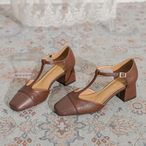 Sandalias vintage Baotou con tacón de bloque hueco y boca poco profunda, zapatos de tacón Mary Jane con tiras en T y paneles tejidos para mujer - Product Image 2