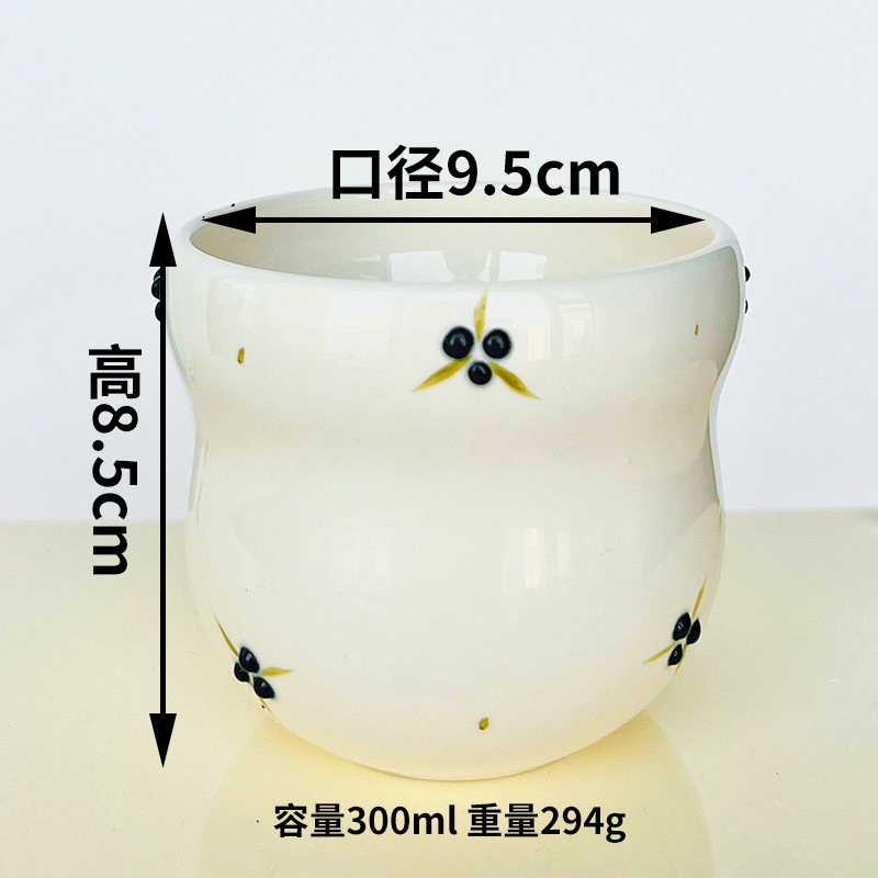 Hand cup/blueberry