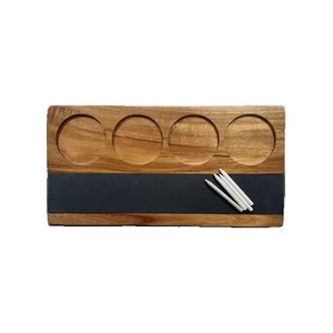 Tabla de Degustación de Vinos de Madera de Acacia con Etiqueta de Tiza y 4 Portavasos para Servir en Fiestas - Product Image 5