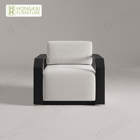 Ensemble de canapé et table basse d'extérieur en aluminium avec un design moderne et des coussins imperméables pour jardin, hôtel et cour