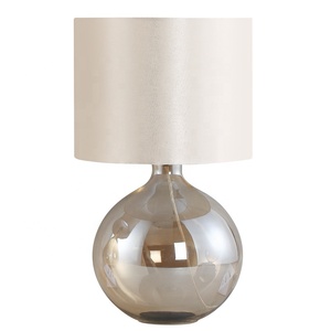 Thủy Tinh Sang Trọng Đèn Bàn Đèn Gốm Trang Trí Đèn Cạnh Giường Ngủ - Product Image 1