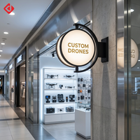 Enseigne publicitaire lumineuse sur mesure haut de gamme à suspendre latéralement, avec cadre métallique évidé et éclairage LED 3D rotatif pour vitrine