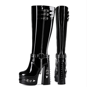 Bottes hautes pour femme à coupe large, en cuir verni brillant, avec boucles métalliques, talons épais à plateforme, rivets arrière, grande taille 47 - Product Image 1