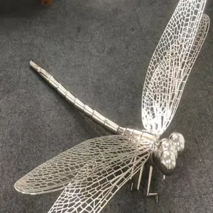 Estatua de insecto de metal personalizada de fábrica, escultura de libélula de acero inoxidable a la venta