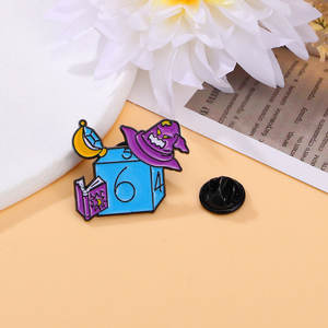 Épinglette en émail Sming Pins Demon Dice, motif Guerrière Sorcière du jeu, badge à revers réversible, bouclier 666, en métal électrolytique, mini broche, cadeau d'affaires - Product Image 4