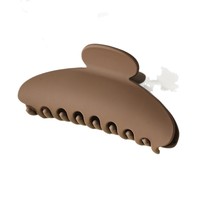 Pince à cheveux PC semi-circulaire minimaliste et élégante avec rivets, style été pour femme, design requin polyvalent 11 cm, finition premium, parfaite pour les chignons.
