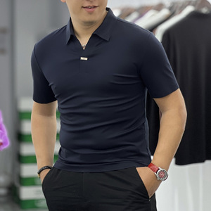 เสื้อโปโลคอเฮนลีย์สำหรับผู้ชาย รุ่นซัมเมอร์ สีกาแฟ ผ้าคอตตอนผสม ระบายอากาศได้ดี สวมใส่สบายๆ ทรงลำลอง แขนสั้น - Product Image 4