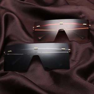 Nouveautés Mode Lunettes de soleil carrées surdimensionnées sans monture à verres dégradés avec logo personnalisé UV400 pour femmes - Product Image 6