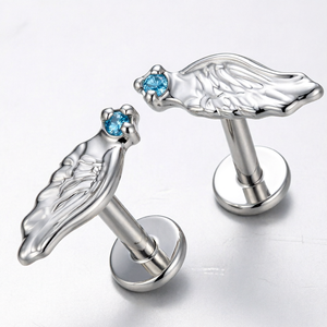 Boucles d'oreilles clous hélix en titane Aile d'ange, filetage interne, zircon, bijoux de piercing pour cartilage d'oreille, pour mariage et fête - Product Image 1