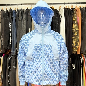 Vestes coupe-vent à capuche en polyester et nylon avec logo personnalisé, fermeture éclair, pour hommes, légères, imperméables, fabricant de vestes coupe-vent - Product Image 1