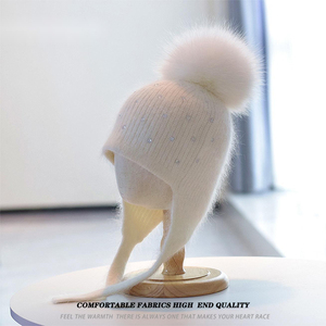 <span class=keywords><strong>Bonnet</strong></span> en laine angora tricoté sur mesure pour <span class=keywords><strong>femme</strong></span> avec strass et <span class=keywords><strong>pompon</strong></span> en fourrure - Motif uni, idéal pour le ski et les voyages - Product Image 1