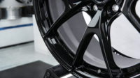 Rines de Aleación Maiersu Negros Brillantes Forjados de 17 18 19 20 26 Pulgadas 5x120 5x114.3 Multirradio de 1 Pieza para BMW M3 M4 Tesla Mustang
