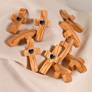 Croix Confort Personnalisée en Bois d'Olivier - Cadeau Anti-Anxiété et d'Encouragement pour la Prière, la Présence et la Portée en Poche - Product Image 3