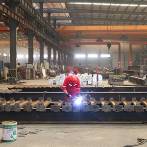 Q345B Bâtiment en acier préfabriqué Structure en acier préfabriqué antirouille Atelier d'entrepôt industriel et hangar de <span class=keywords><strong>garage</strong></span> <span class=keywords><strong>à</strong></span> <span class=keywords><strong>vendre</strong></span> - Product Image 3