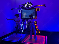 Machine de jeu de parc à thème Infinity VR, simulateur VR, plateforme de marche dans l'espace, plateforme debout VR avec tir pour adultes